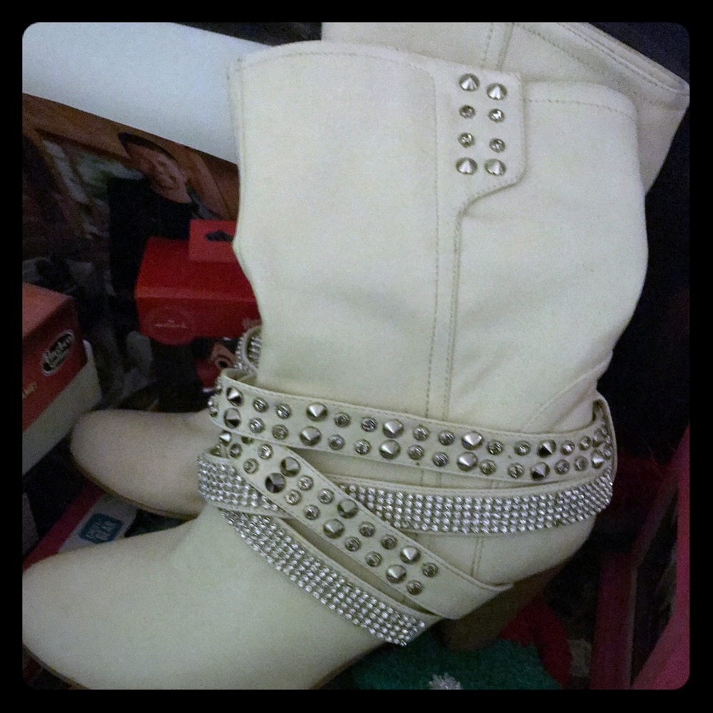 Midnight velvet white leather boots